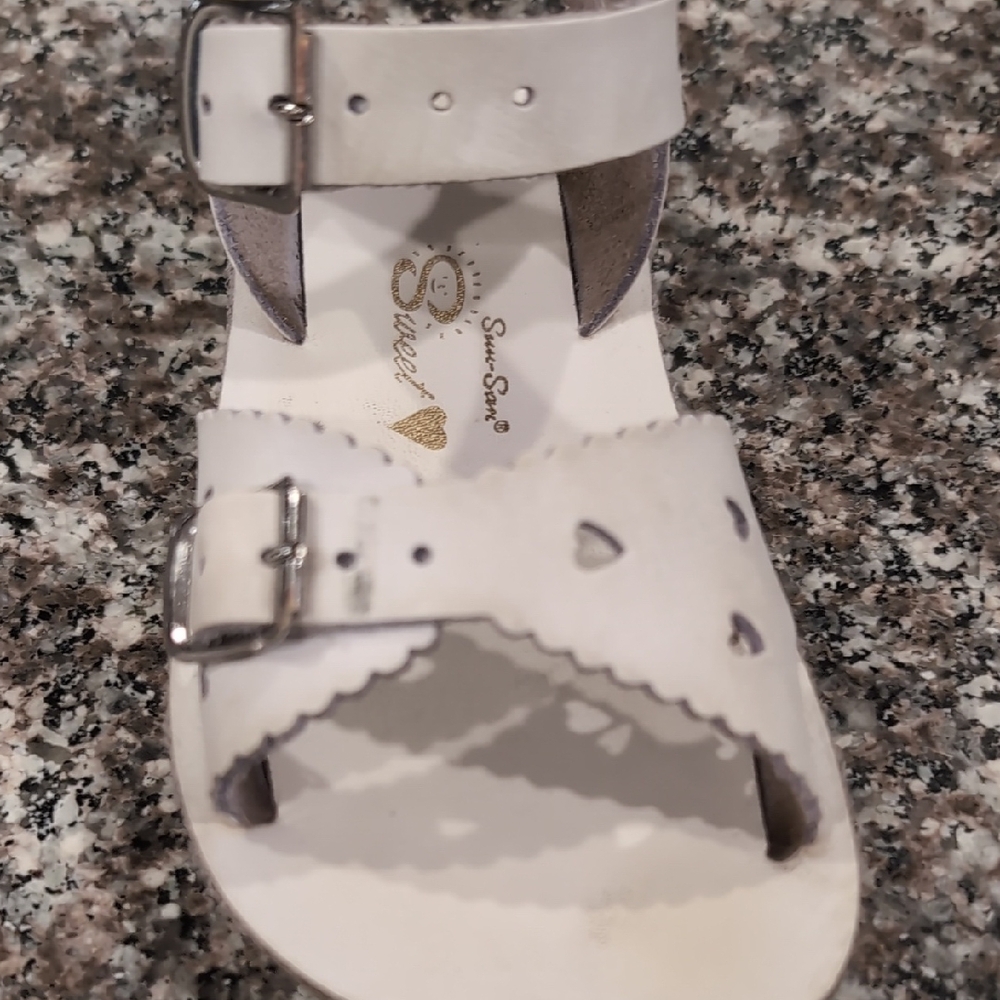 White Saltwater Sandals for Girls, Size 8 - Picture 2 of 8